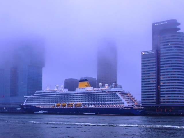Sprit of Discovery aan de Cruise Terminal Rotterdam